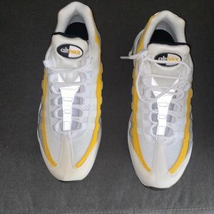 Nike Air Max - White and Amarillo - never worn and have the box